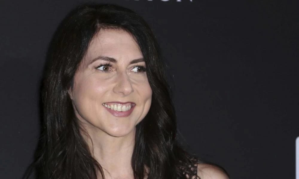 Μακένζι Σκοτ: Δωρεές ύψους 6 δις σε φορείς που μάχονται για τον κορονοϊό